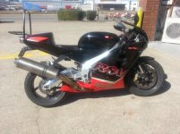 Aprilia RSV1000 RHS.jpg